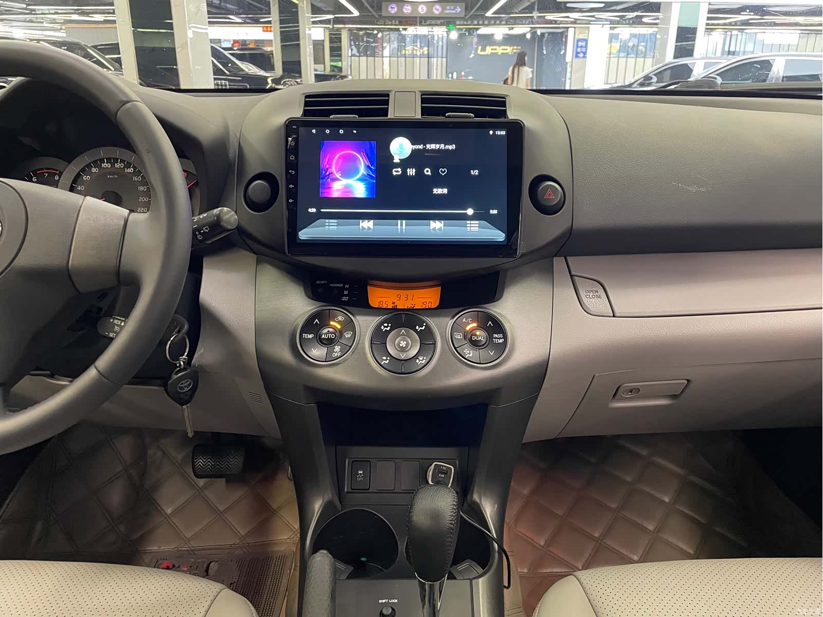 Toyota RAV4, 2011 18