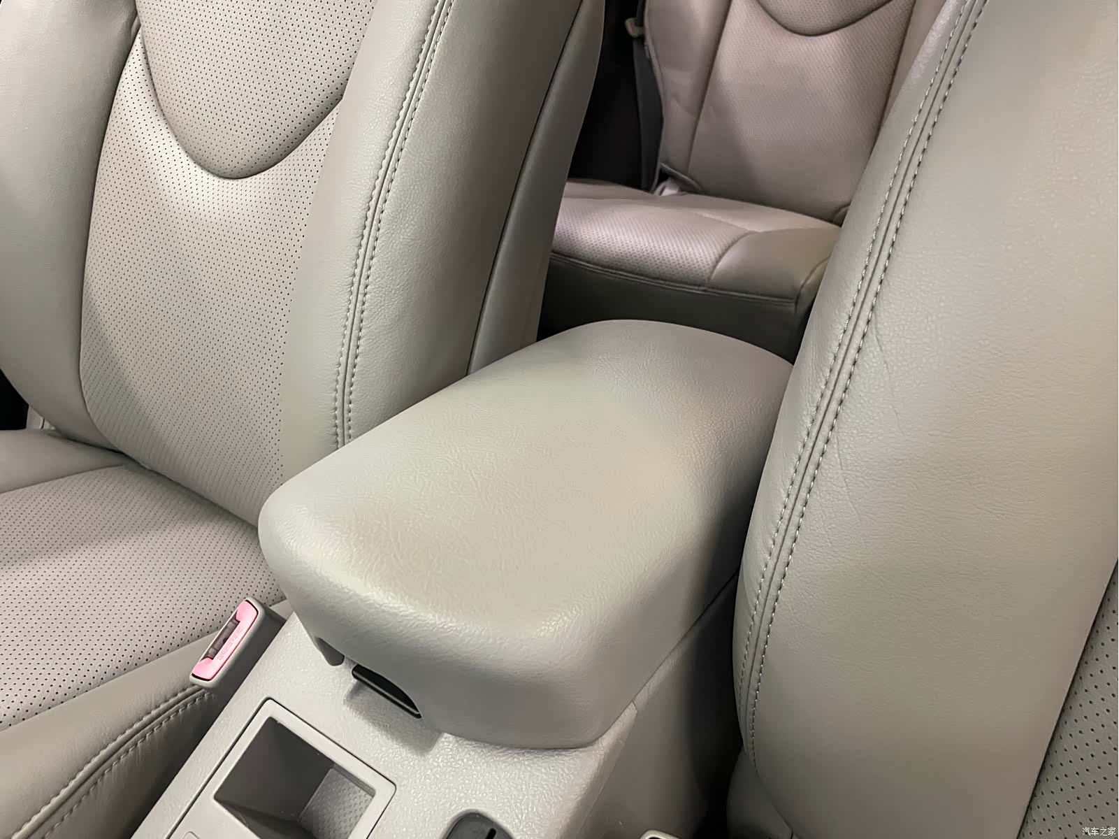 Toyota RAV4, 2011 27