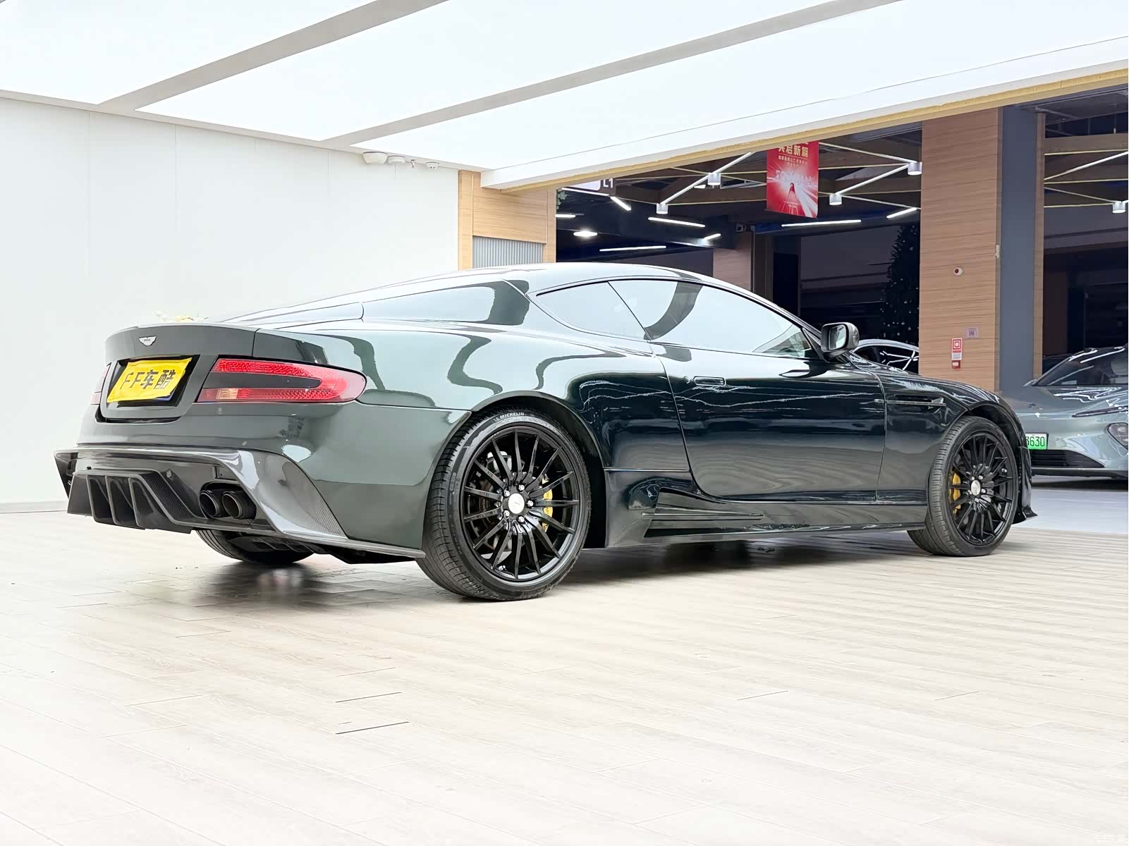 Aston Martin DB9, 2011 8