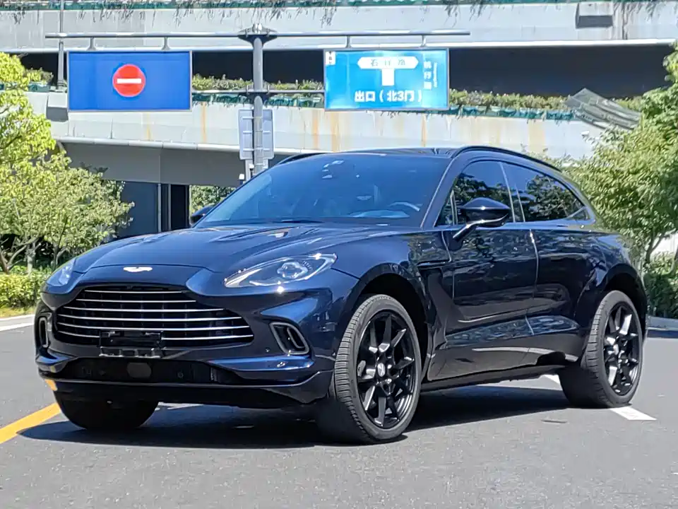 Aston Martin DBX Aston Martin DBX