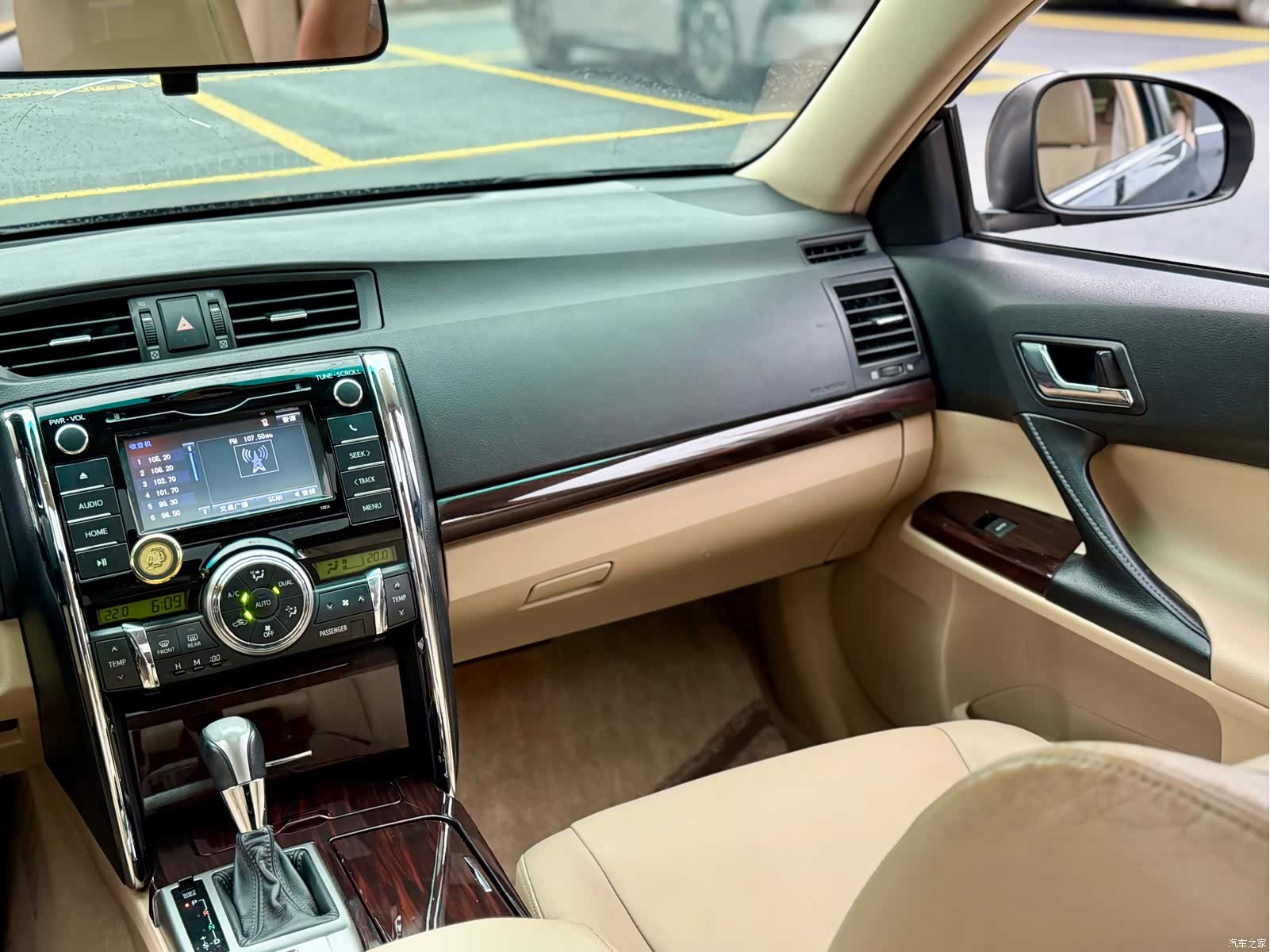 Toyota 2.5V, 2012 18
