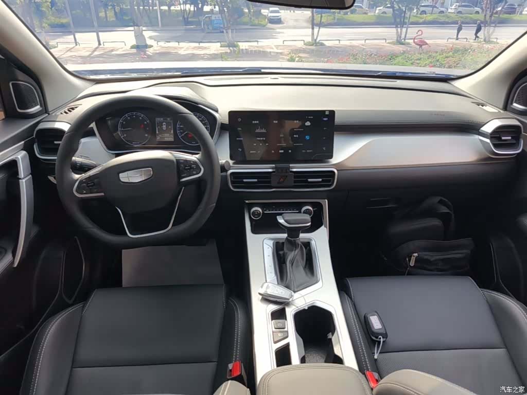 Geely Coolray, 2025 6