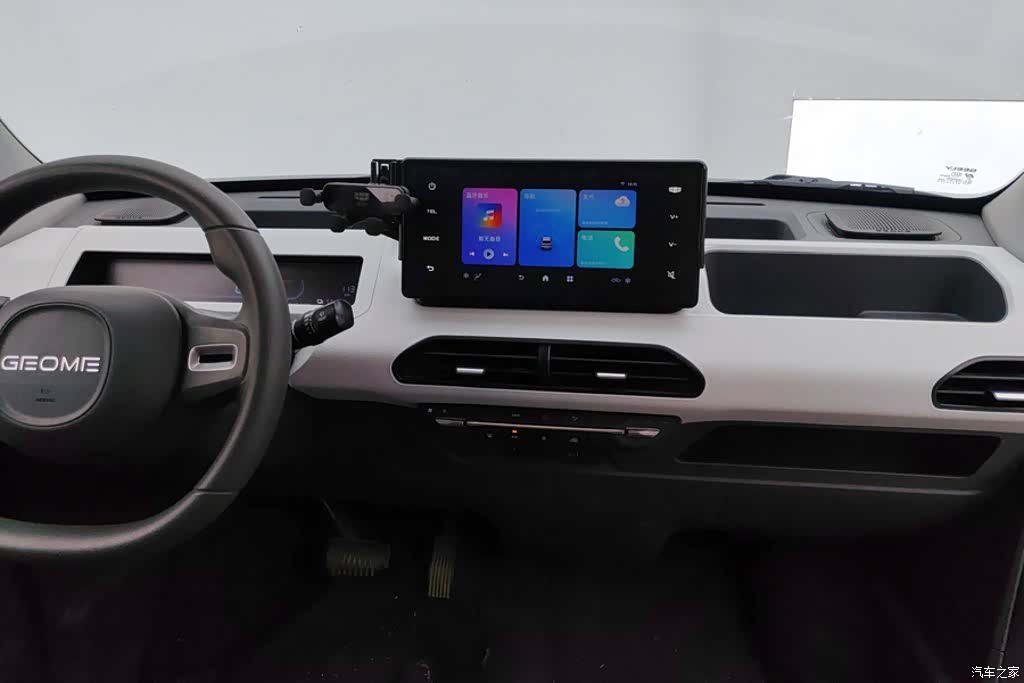 Geely Panda, 2025 13