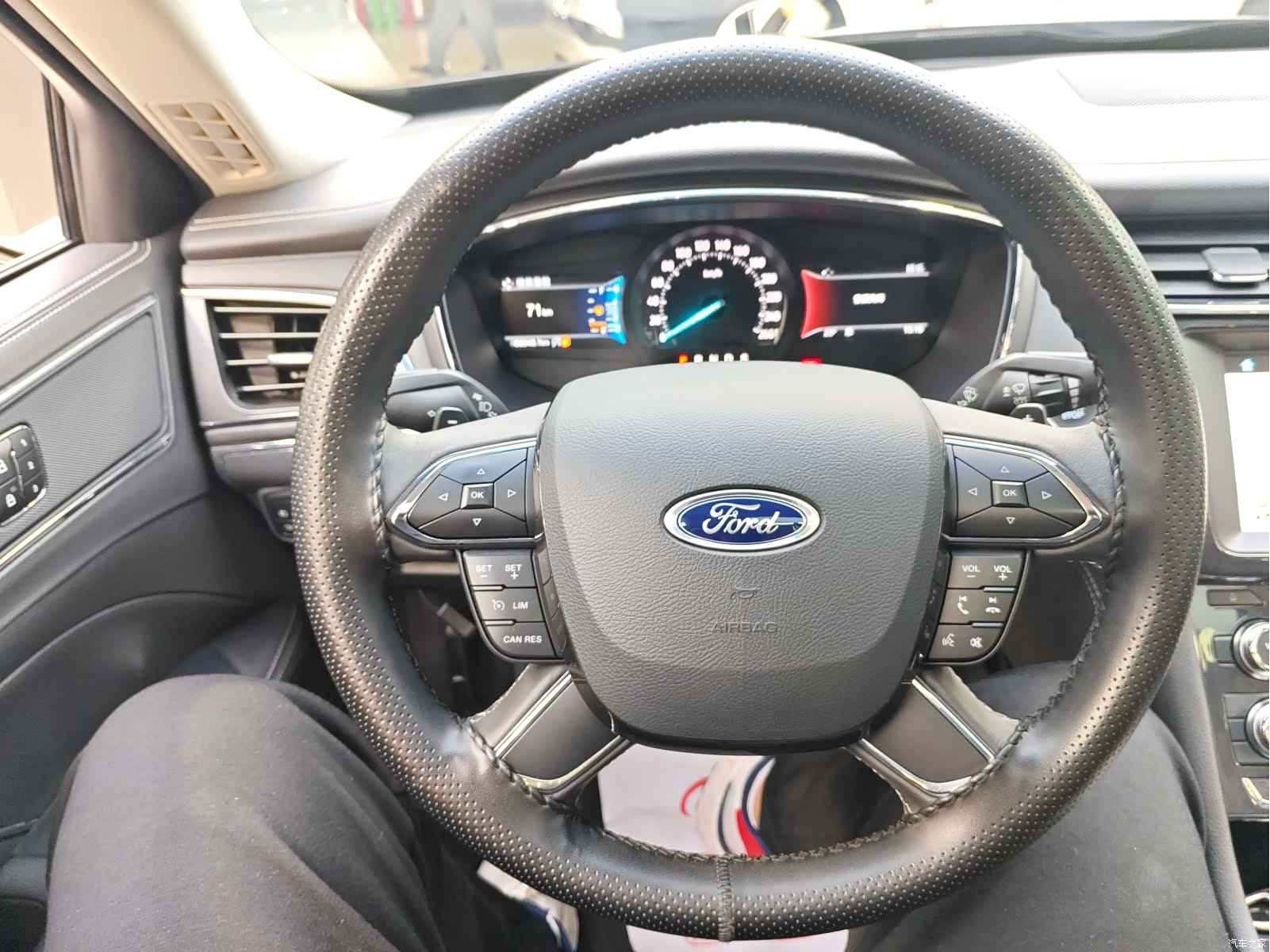 Ford Taurus, 2017 16