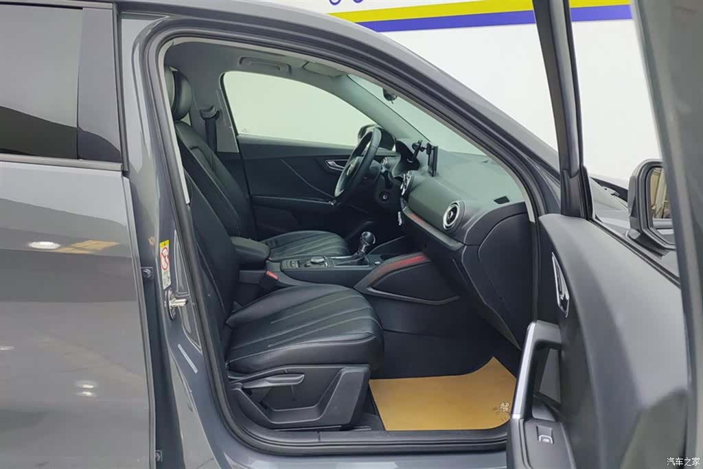Audi Q2L, 2020 8