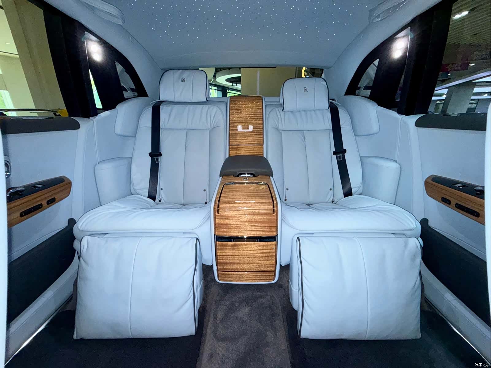 Rolls-Royce Phantom, 2020 23