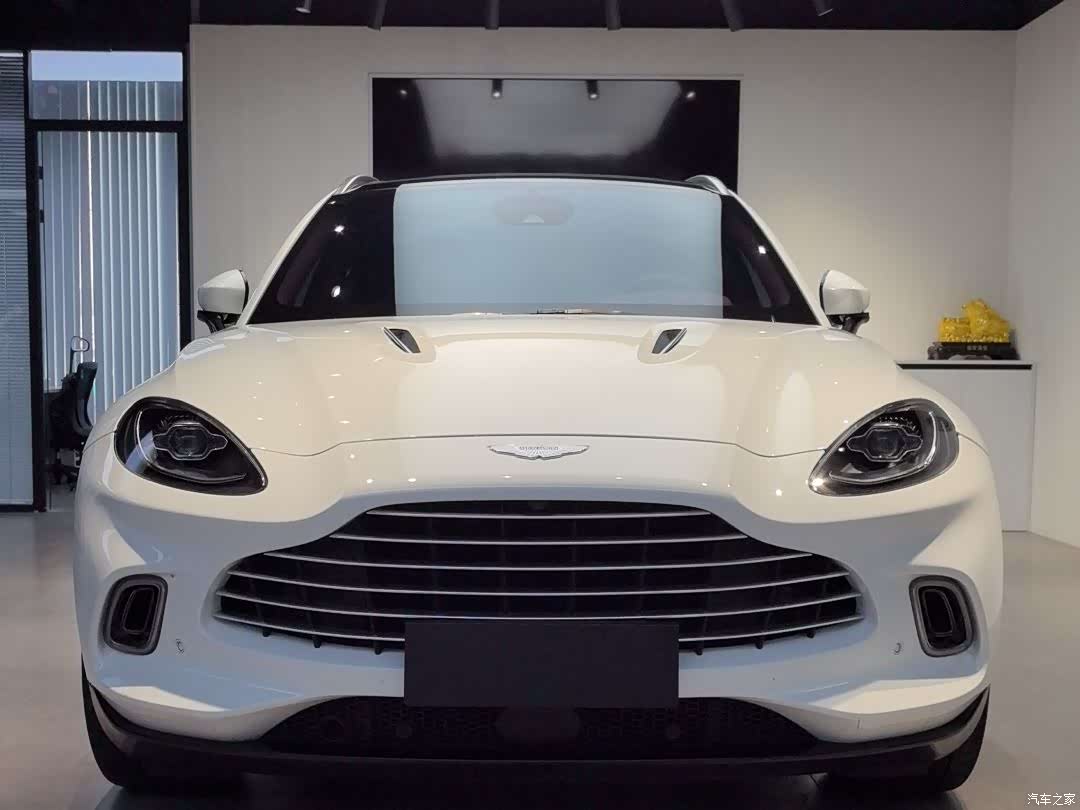 Aston Martin DBX, 2025 2