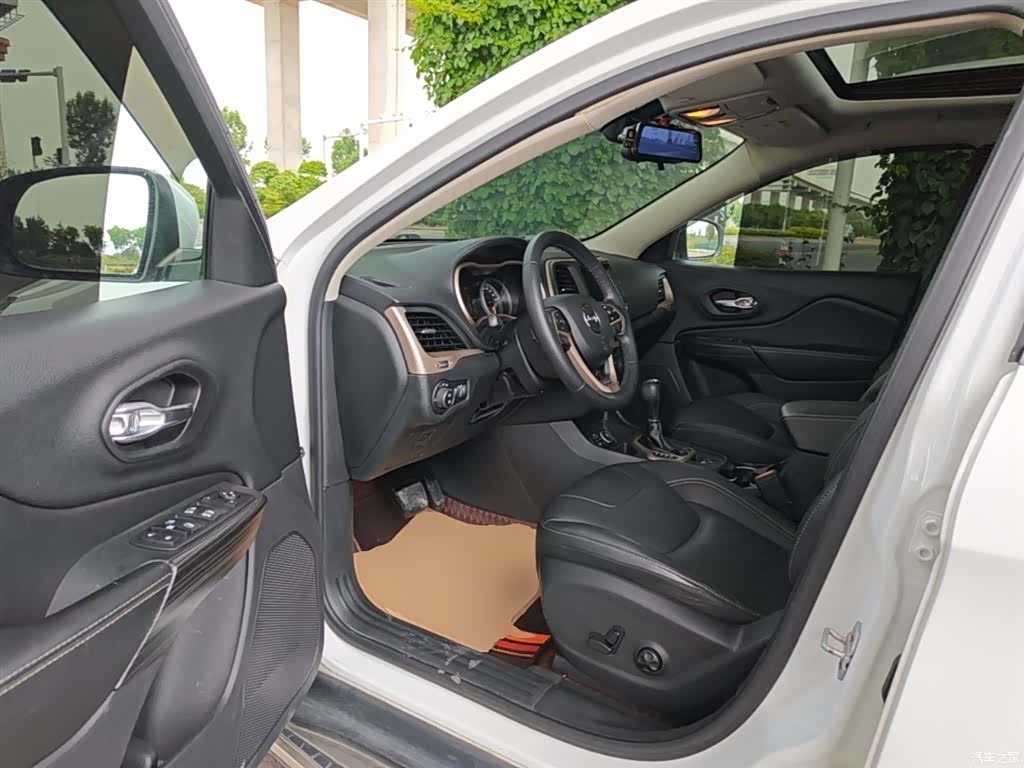 Jeep Cherokee, 2018 16