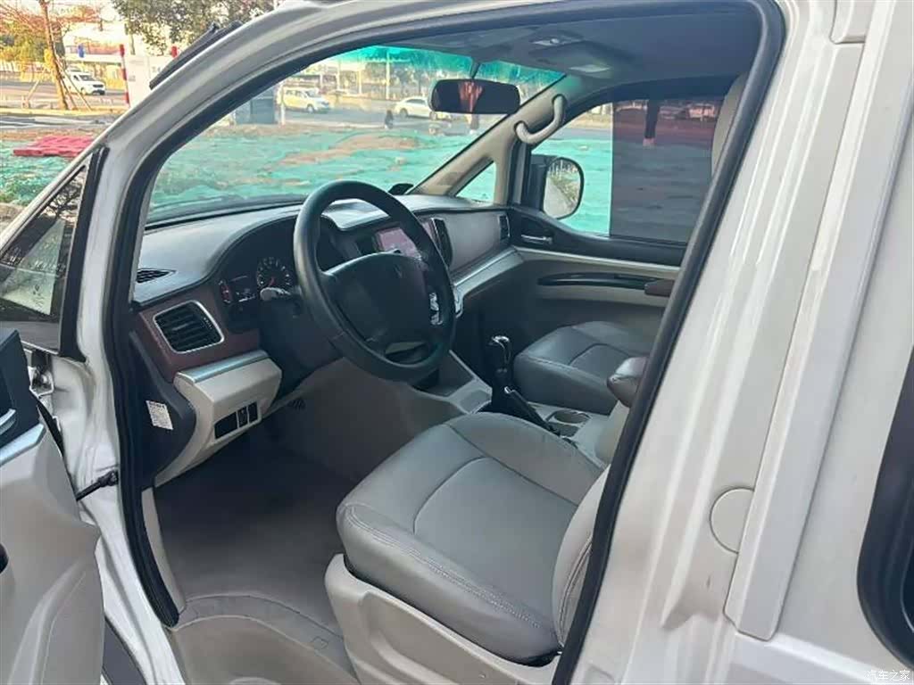 DongFeng M5, 2017 4