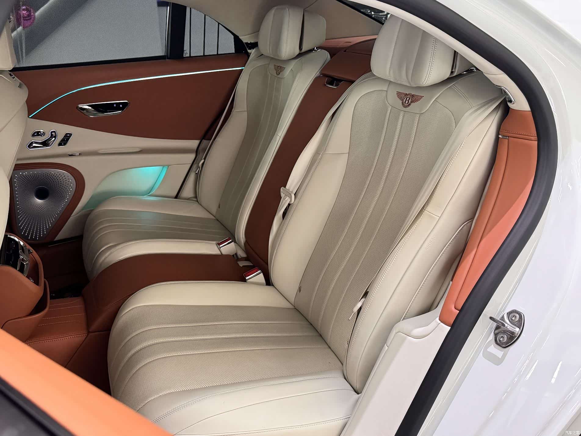 Bentley Flying Spur, 2023 22