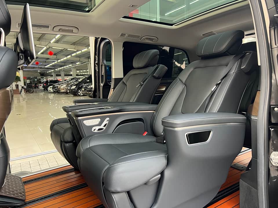 Mercedes-Benz V-class