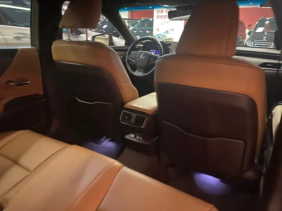 Lexus ES