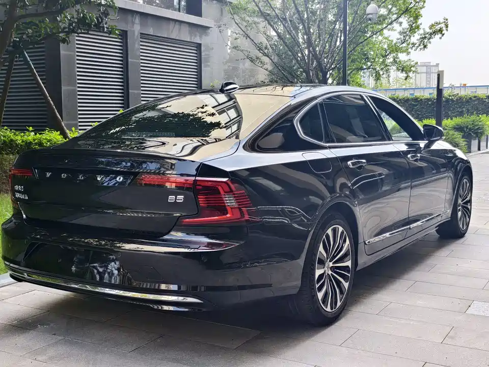 Volvo S90
