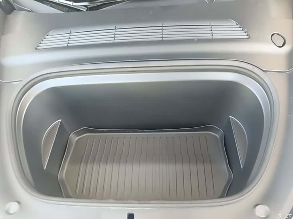 Tesla Model Y, 2023 20