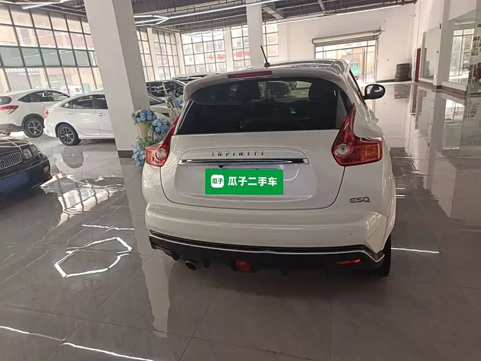 Infiniti ESQ
