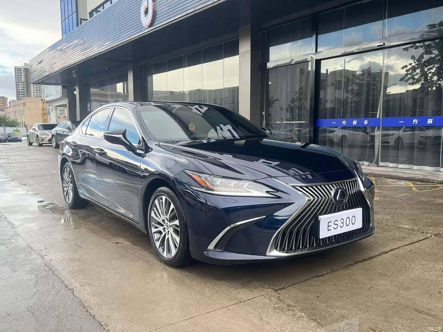 Lexus ES, 2021 3