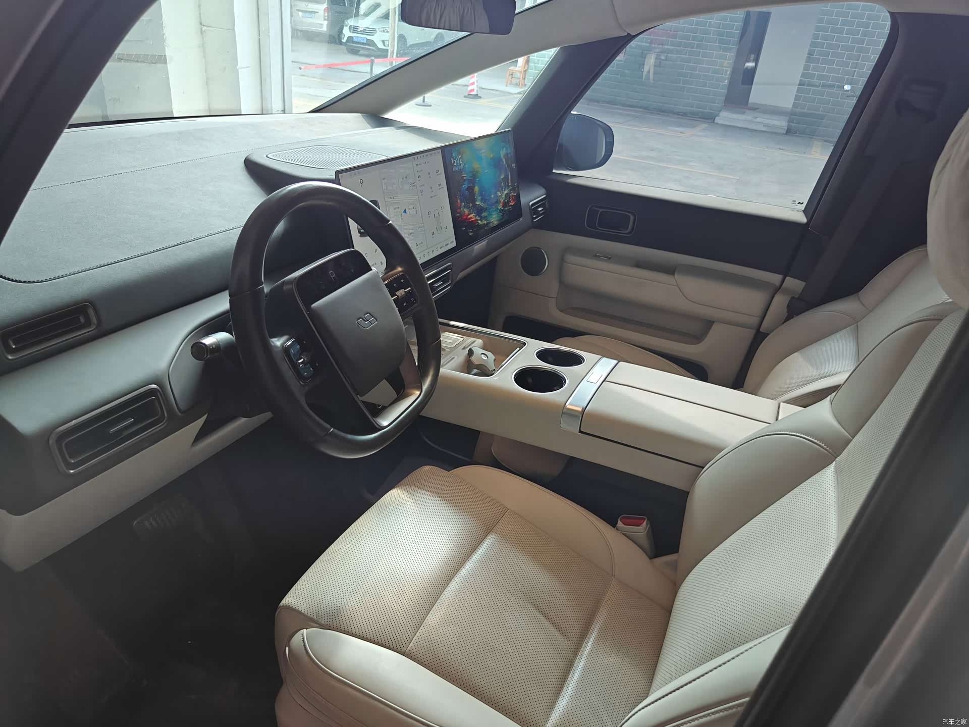 Li Auto MEGA, 2024 3