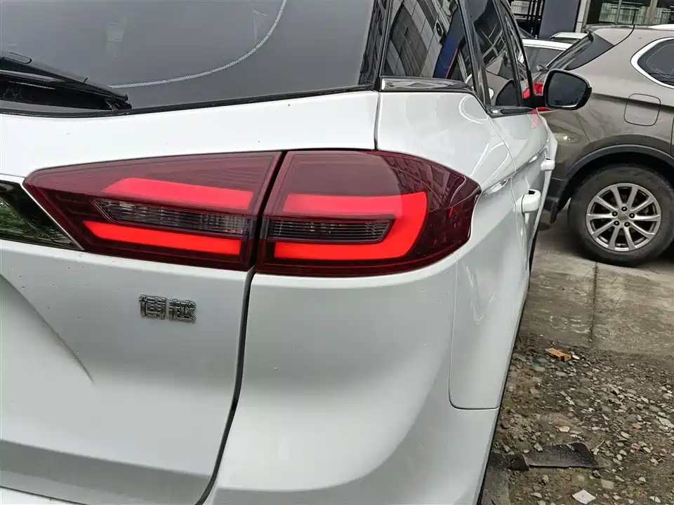 Geely Atlas