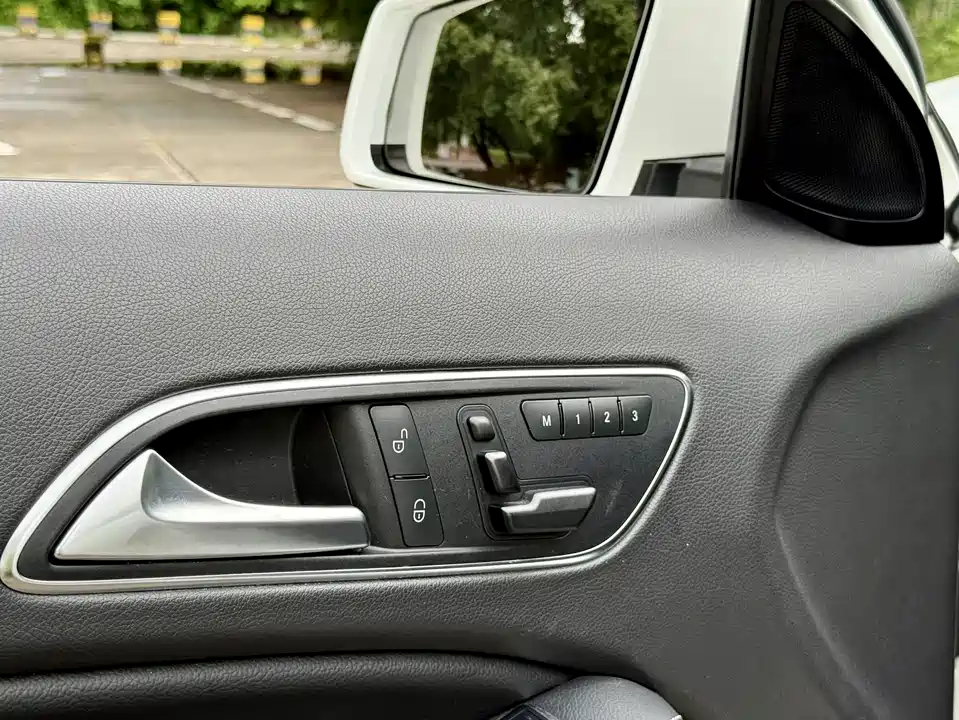 Mercedes-Benz GLA Mercedes-Benz GLA