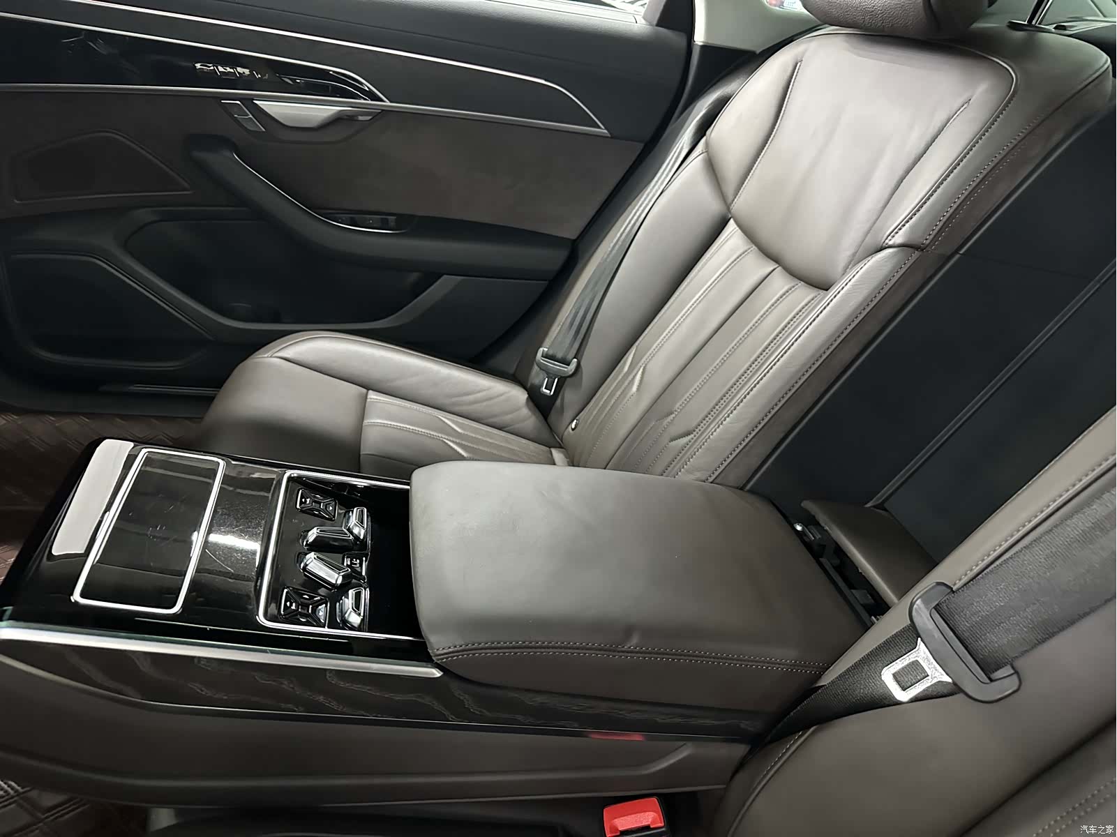 Audi A8L, 2023 15
