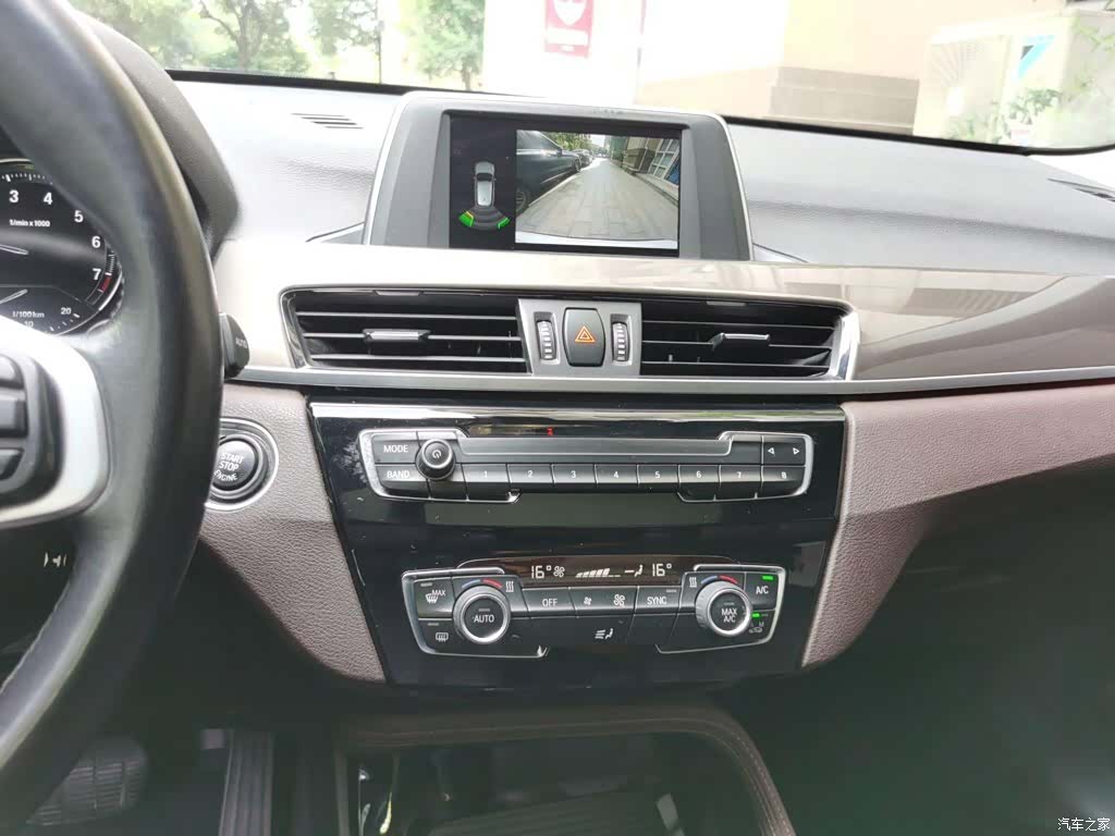 BMW X1, 2019 все фото