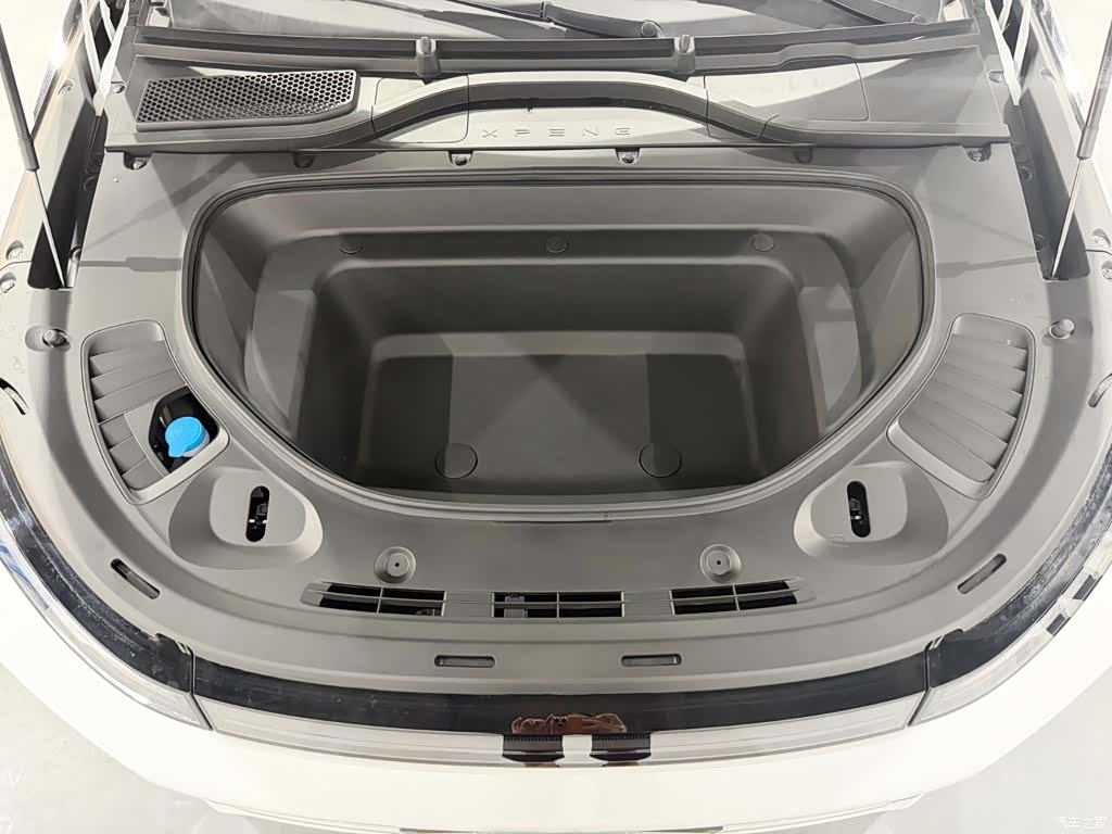 Xpeng G9, 2025 13