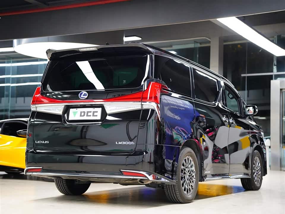 Lexus LM