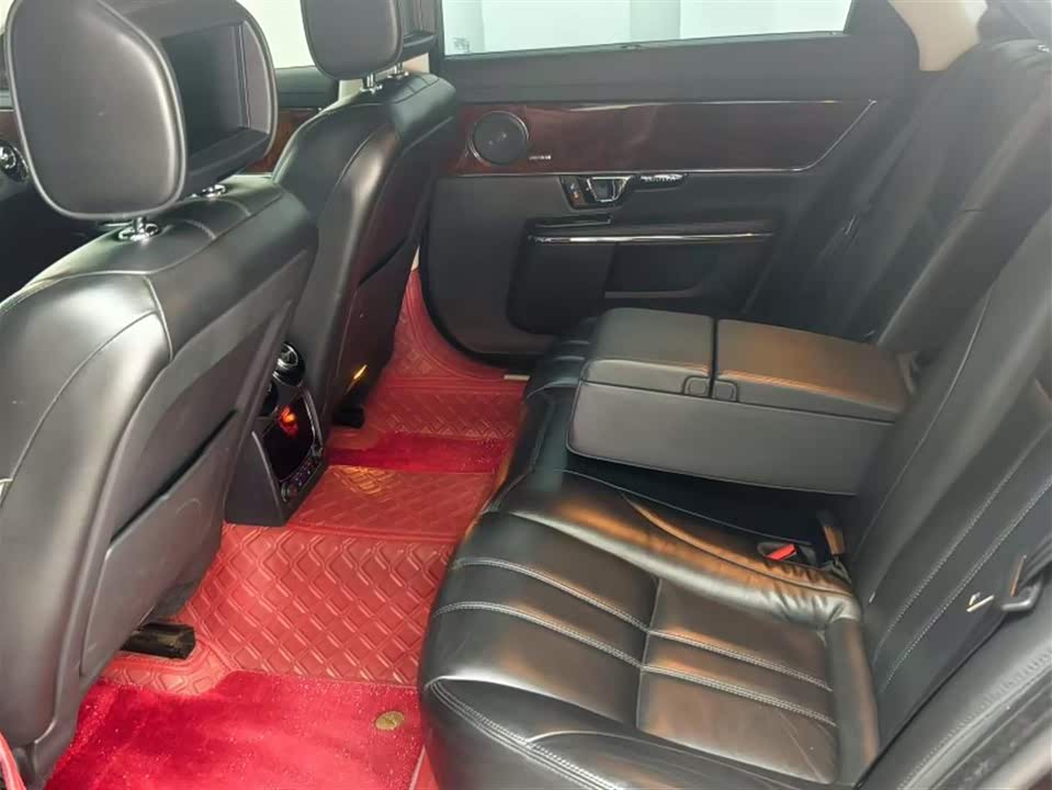 Jaguar XJ Jaguar XJ