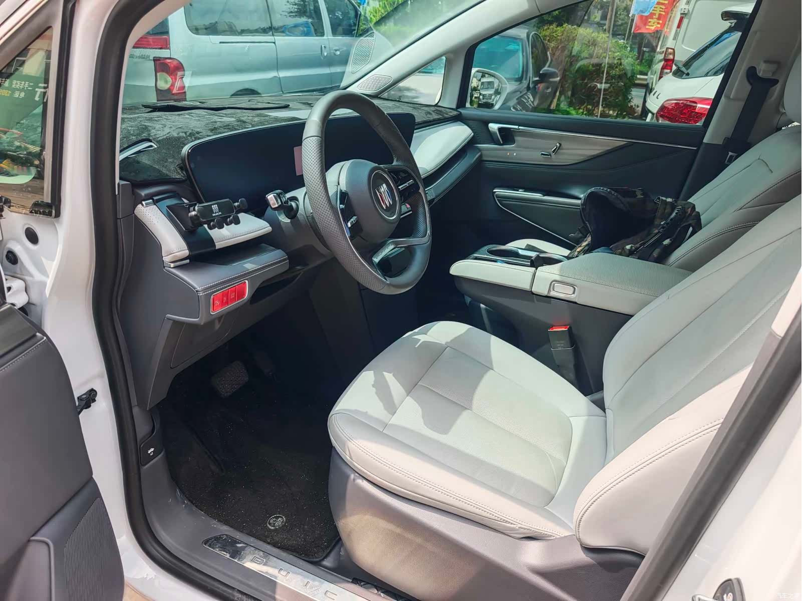 Buick GL8, 2025 4