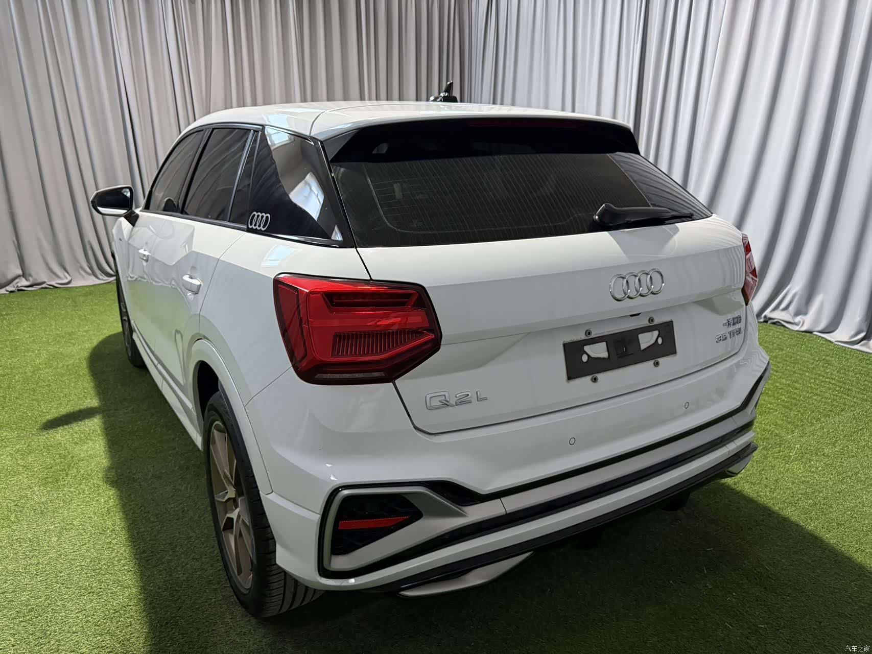 Audi Q2L, 2022 все фото