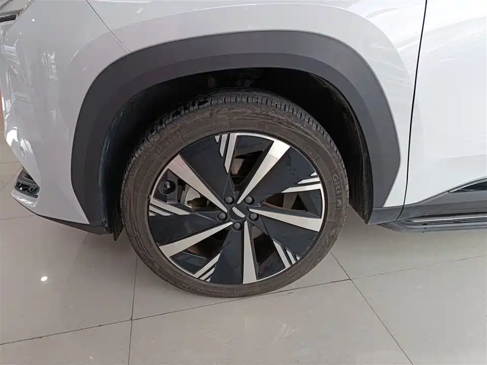 Geely Atlas L