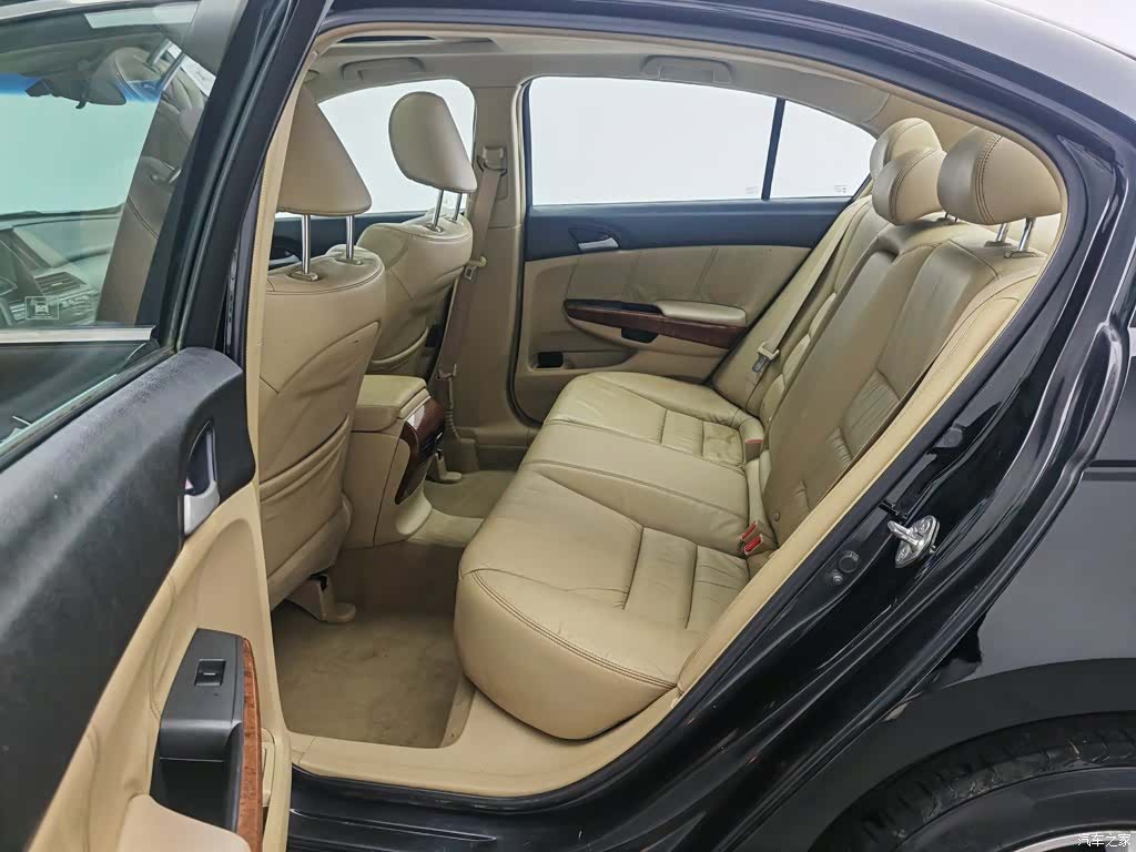Honda Accord, 2011 15