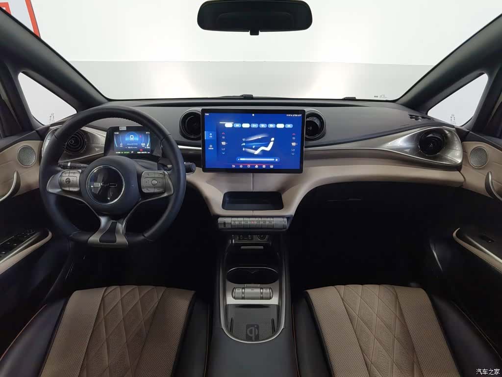 BYD Dolphin, 2023 все фото