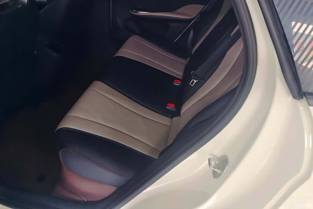 BYD Dolphin, 2023 11