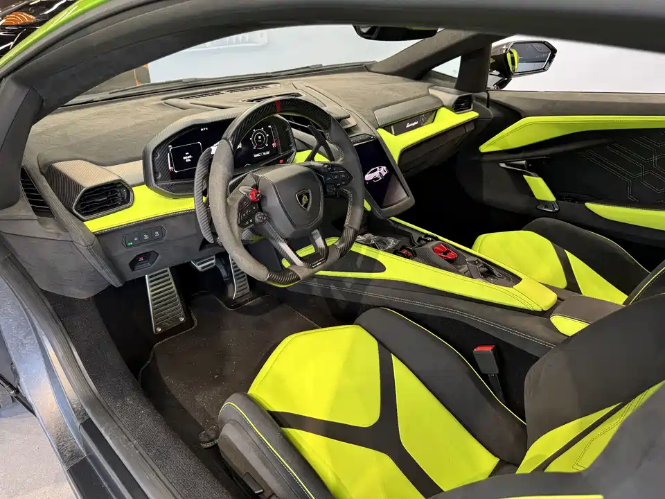 Lamborghini Revuelto