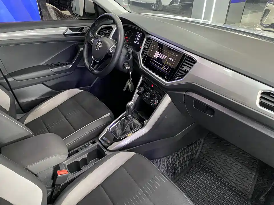 Volkswagen T-ROC exploring Songs