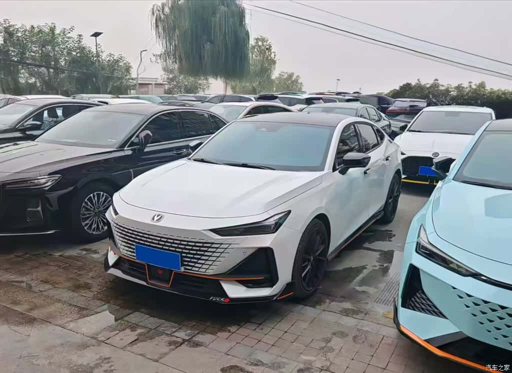 Changan UNI-V, 2023 1