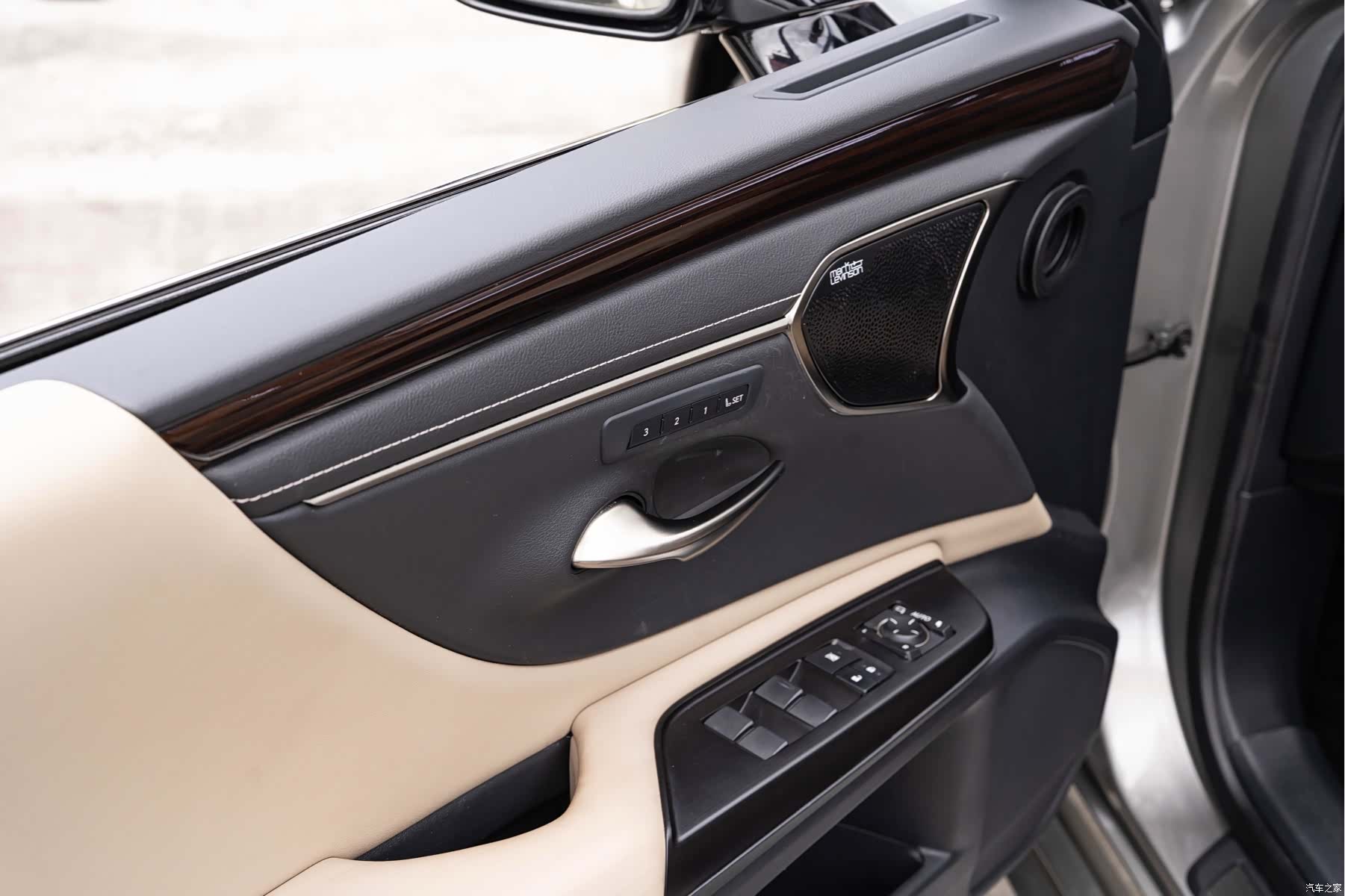 Lexus ES, 2018 21