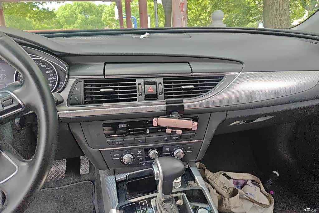 Audi A6L, 2015 13