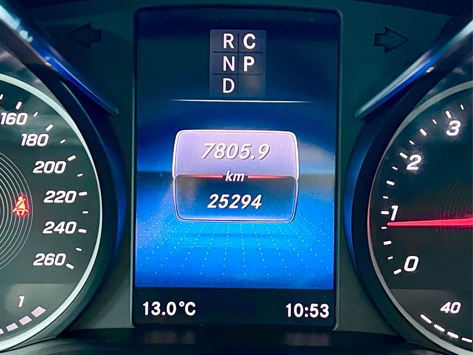 Mercedes-Benz V-class