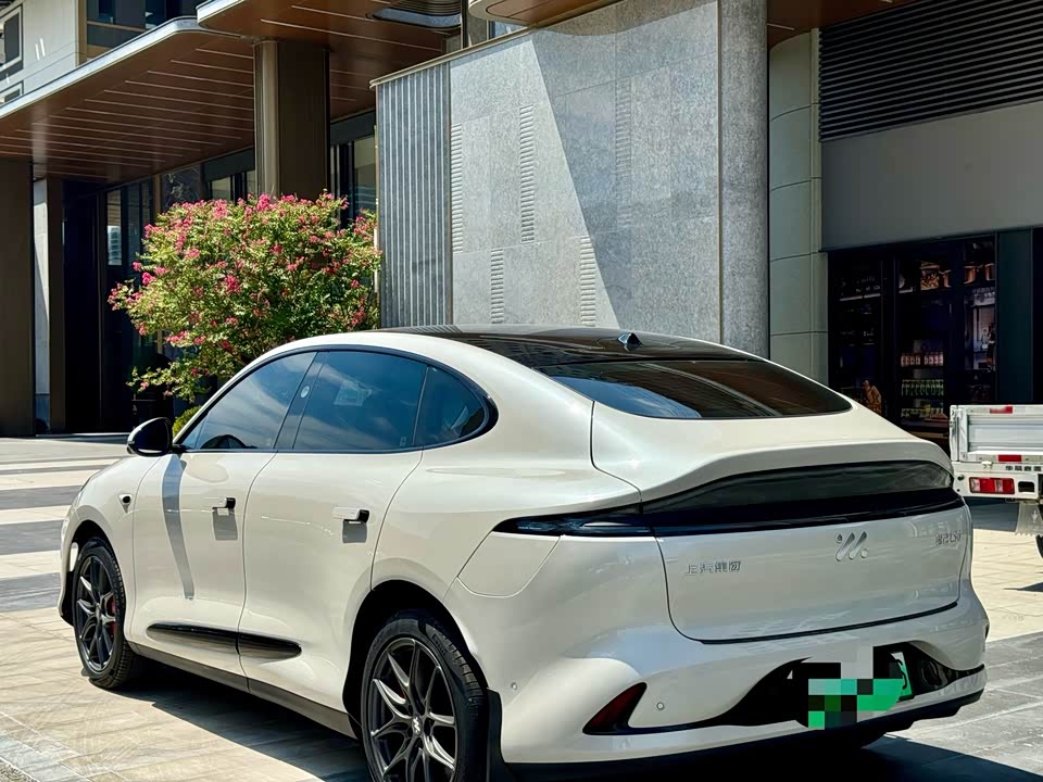 IM Motors Zhiji LS6 IM Motors Zhiji LS6