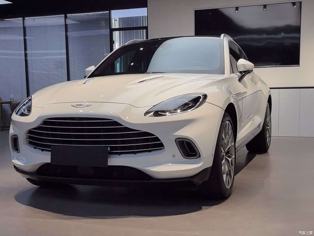 Aston Martin DBX, 2025 3