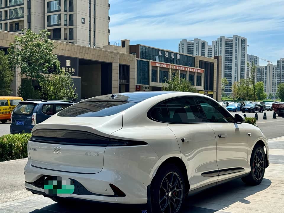 IM Motors Zhiji LS6 IM Motors Zhiji LS6