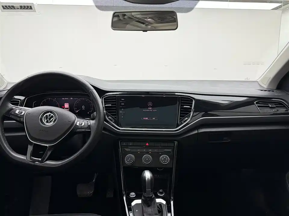 Volkswagen T-ROC exploring Songs