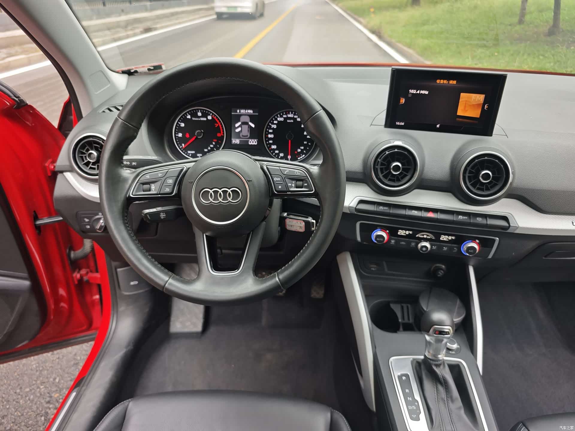 Audi Q2L, 2019 13