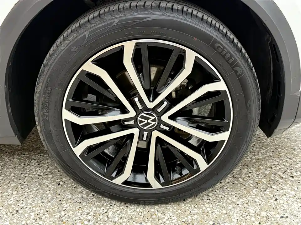 Volkswagen T-ROC exploring Songs