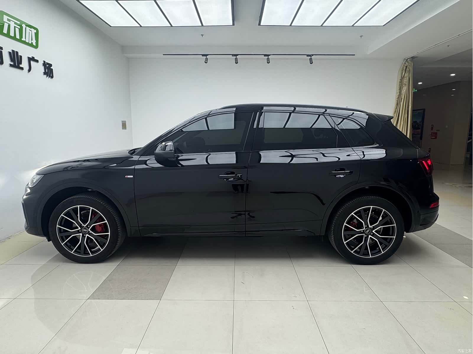 Audi Q5L, 2025 4