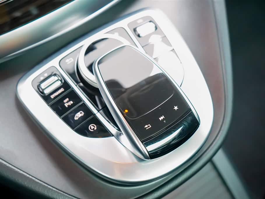 Mercedes-Benz V-class