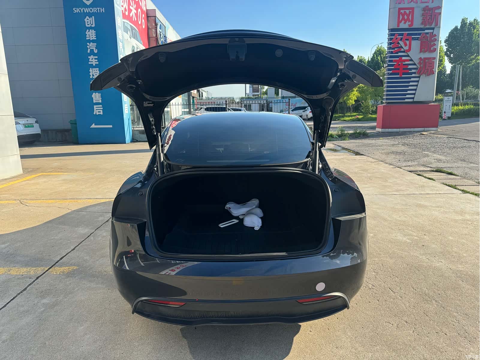 Tesla Model 3, 2025 11