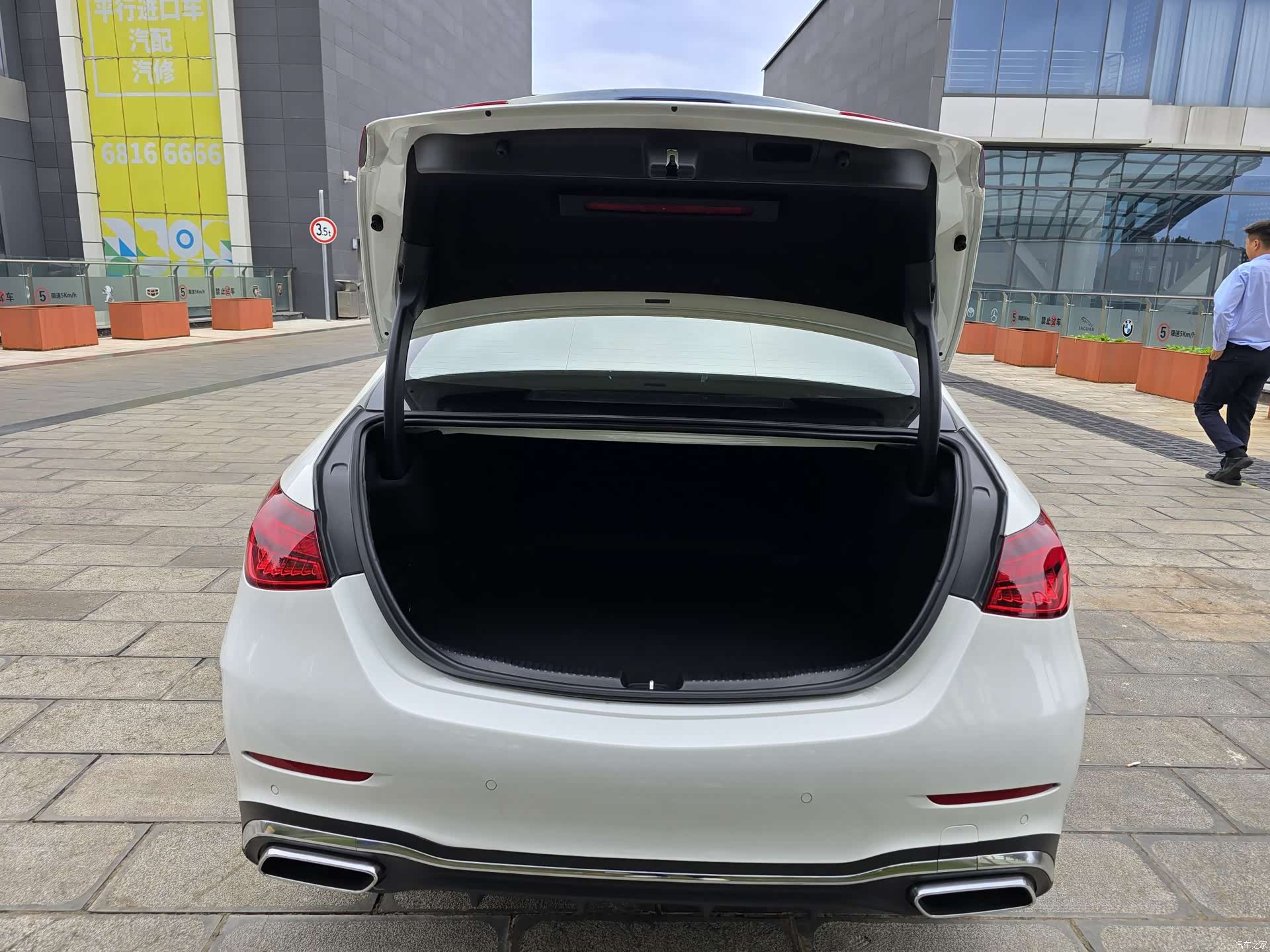 Mercedes-Benz C-Class, 2023 12